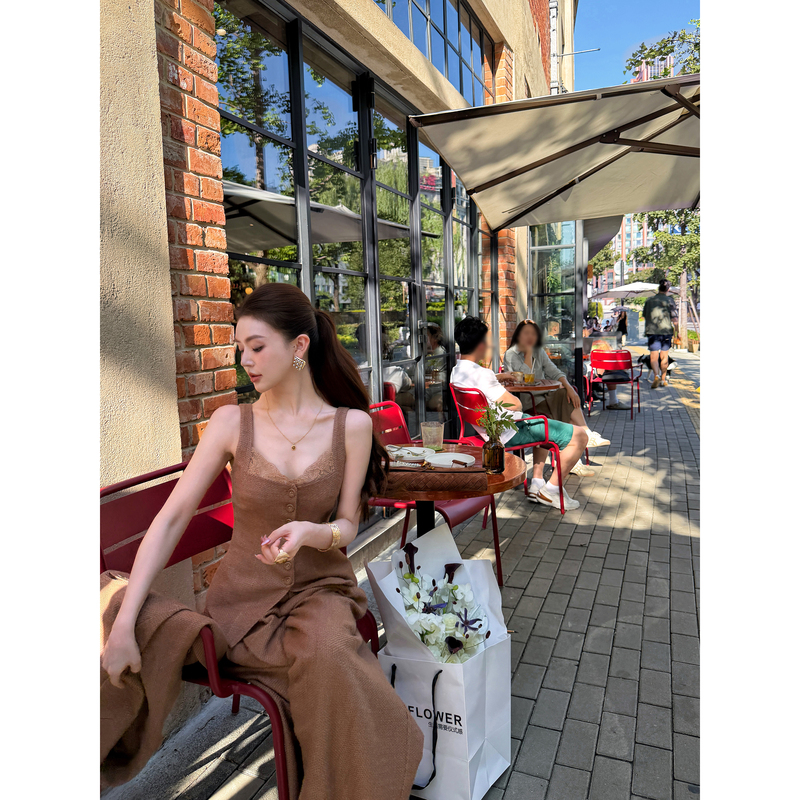 Feng Xinying London Magazine Twill Texture Double-Breasted Blazer Sleeveless Lace Vest High-Waisted Wide-Leg Pants Set Feng Xinying London Magazine Twill Texture Double-Breasted Blazer Sleeveless Lace Vest High-Waisted Wide-Leg Pants Set