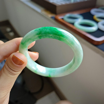 The top three best-selling jade bracelets