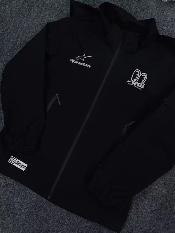 Arai's Large-Eye Cycling Jacket Uses Gore-Tex Fabric with Removable Hard Shell Fabric That Is Windproof, Waterproof and Breathable