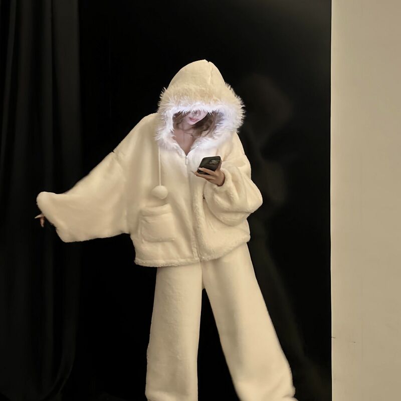 Korean-Style Sweet and Simple White Plush Hooded Top for Women, Autumn and Winter Thickened Coral Fleece Loungewear Set Korean-Style Sweet and Simple White Plush Hooded Top for Women, Autumn and Winter Thickened Coral Fleece Loungewear Set