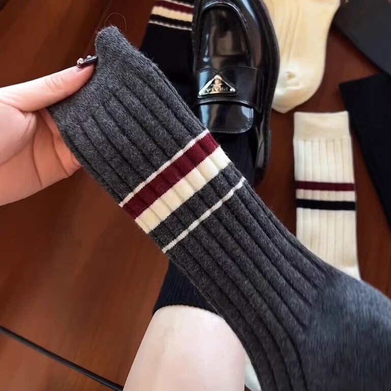 Three-Stripe Tb Autumn and Winter Wool Socks for Women, Thickened Cashmere Mid-Calf Socks, British Style Leather Shoes, Slouch Socks, Warm and Fashionable