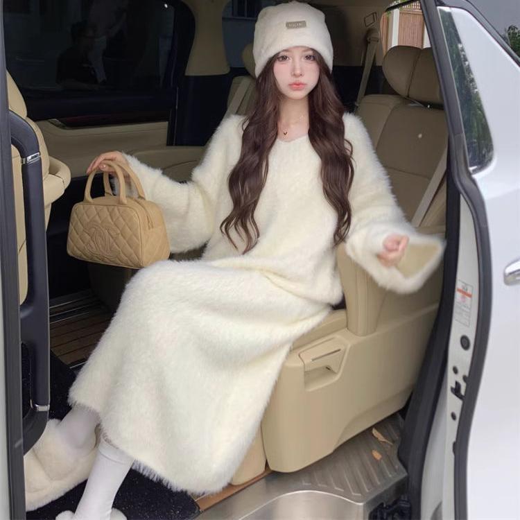 Plus Size 150kg Dress for Women, Autumn and Winter Casual Style, Elegant Over-The-Knee Sweater, Mid-Length Skirt