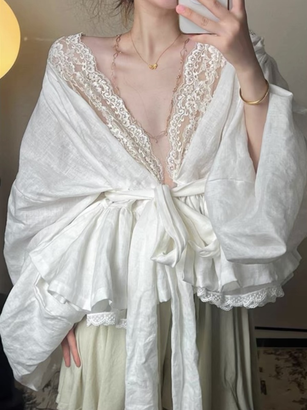 French-Style Gentle Lace-Trimmed V-Neck Long-Sleeved Shirt for Women, Summer Waist-Cinching Short Top, Stunning Blouse