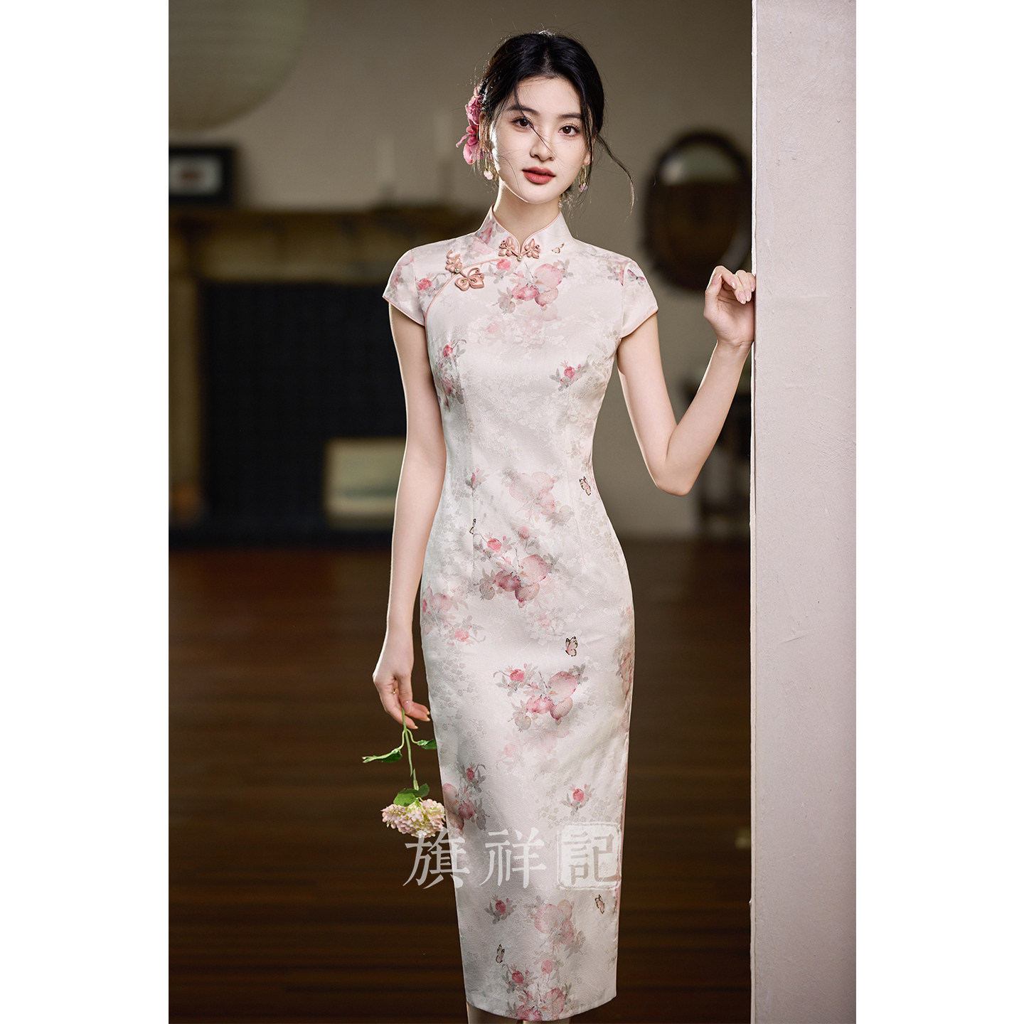 Новое женское платье для помолвки в китайском стиле cheongsam потрясающего отбеливающего цвета, новинка 2026 года, шелк ручной работы, шелк тутового шелкопряда, молодежный стиль высокого класса