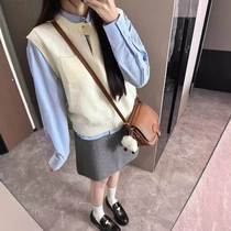 Fashionable small v-neck pocket knitted vest 2024 autumn single button round neck Korean style ins sweater vest for women
