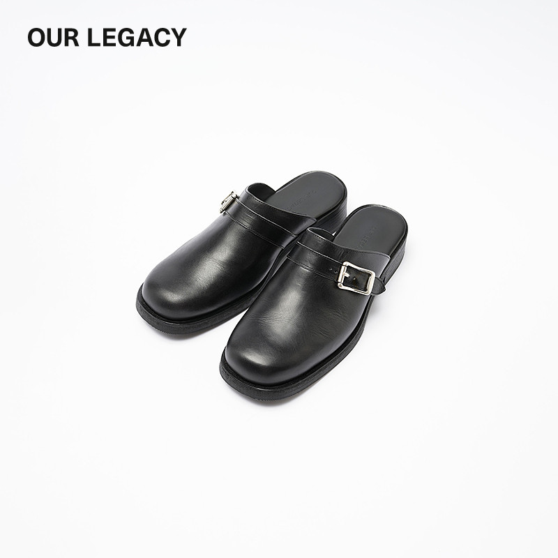 Our legacy camion black leather mules: retrotrendy, the same style