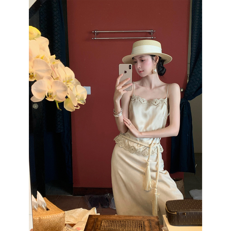 Fleme's "Yunshu Daily" Niche High-End Hollow-Out Slim-Fit Simple Casual Embroidered Camisole Top