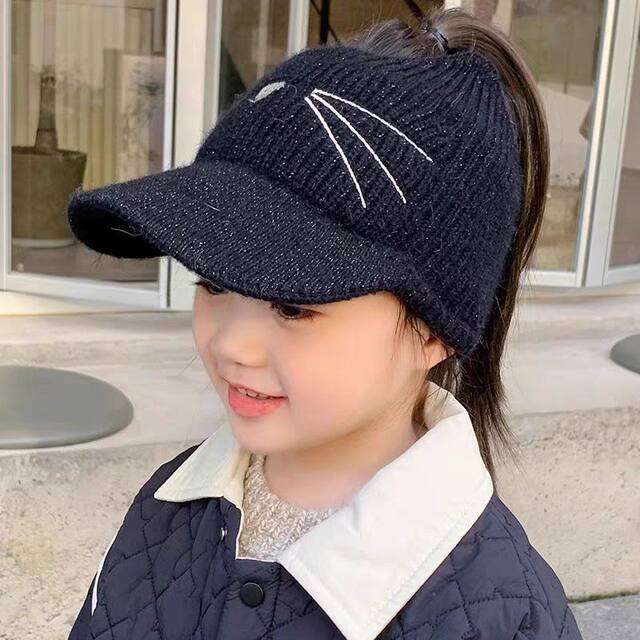Children's Hats for Autumn and Winter, Cute Girls' Cat-Style Open-Top Knitted Hat, Warm and Fleece-Lined for Winter, Windproof, Can Be Tied into a Ponytail