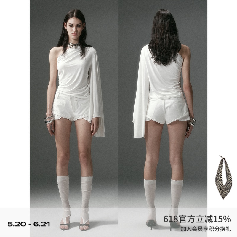 Dionys* Diagonal Placket Curved Pocket Structured Cotton-Feel Ultra-Short Pants with a Stylish Design and Versatile Casual Style