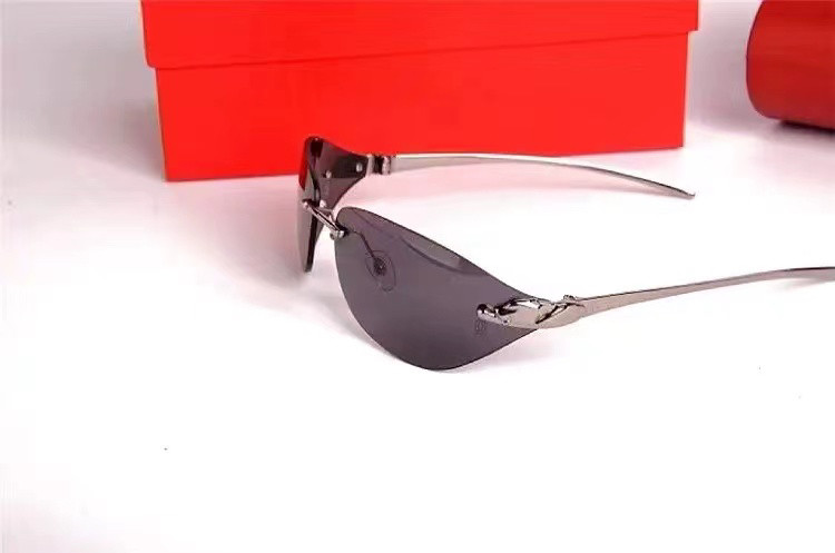 萧邦和卡地亚哪个档次高？珠宝界的双子星，谁更闪耀？