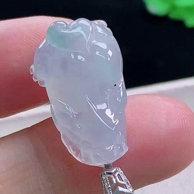 Burmese jadeite Pixiu inlaid with gold and jade pendant natural jade