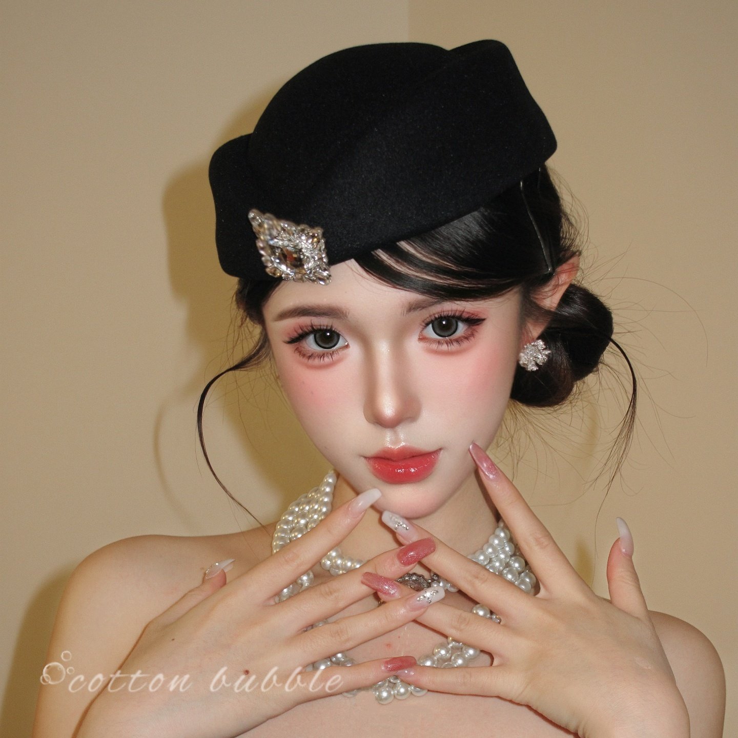 Hepburn-style black beret, French-style high-end small hat, flight attendant uniform hat, etiquette hat, retro hat.