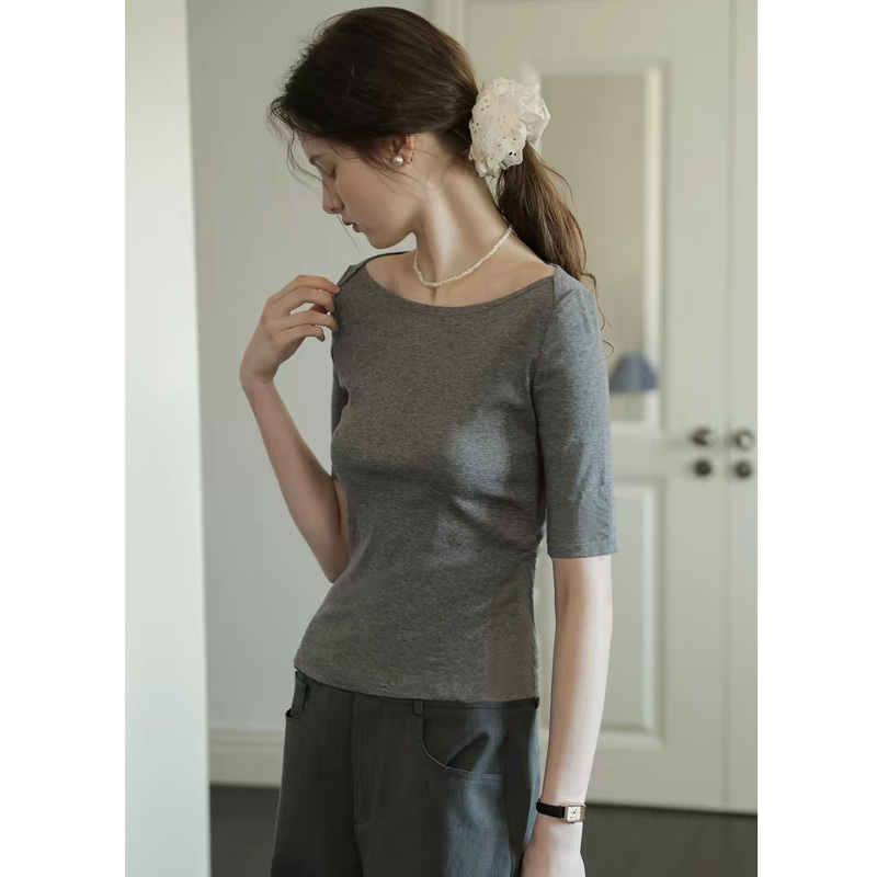 French-Style Elegant Off-The-Shoulder Boat Neck Mid-Sleeve T-Shirt for Women, New Summer Model, Simple and Sophisticated Five-Quarter Sleeve Top