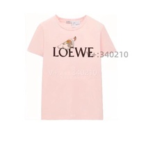 (Qing Xin Guoxian joint model womens letter print round neck pink shirt short