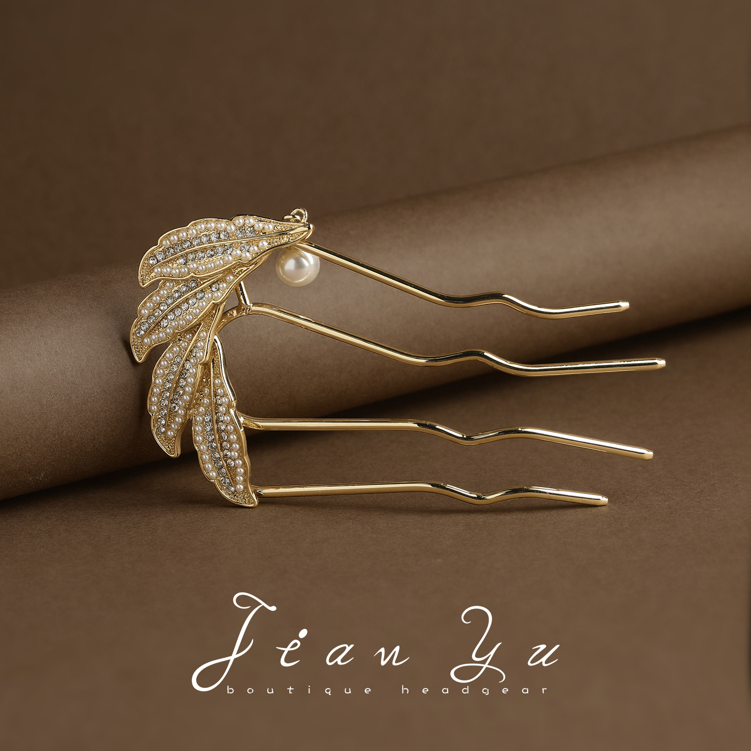Simple and elegant pearl hair clips, U-shaped hairpins, and modern Chinese-style hair accessories for women.