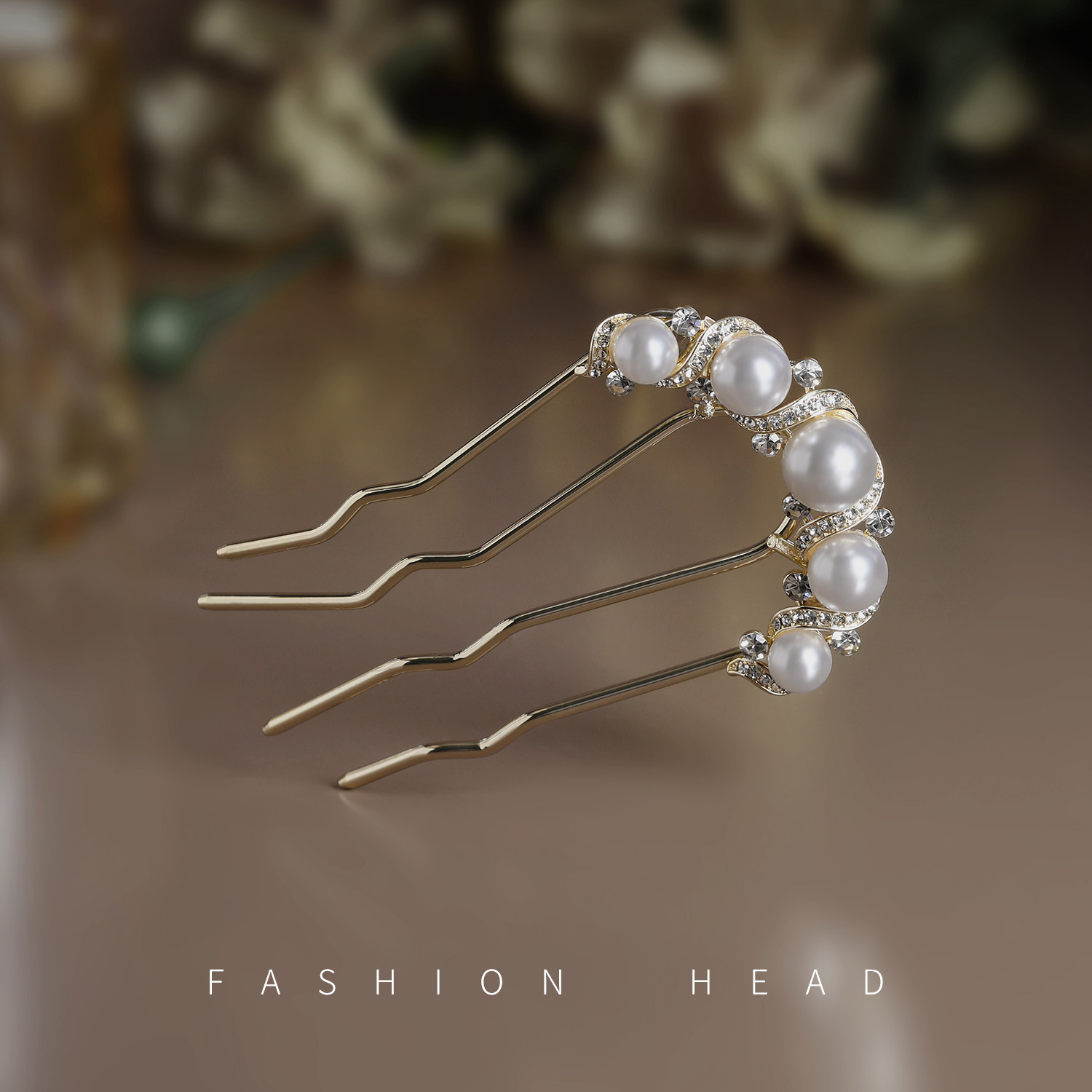 Elegant pearl and rhinestone hairpin, modern Chinese style hair comb, wavy and sophisticated hairpin, elegant four-tooth bun comb