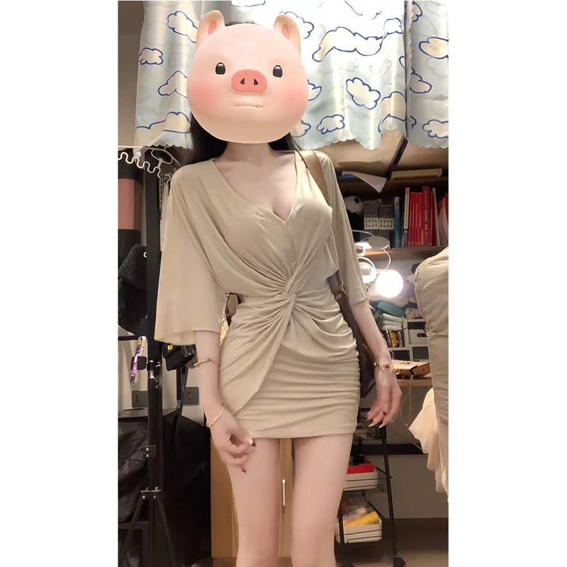 Slightly Chubby Girl's Pure and Sexy Style V-Neck Short-Sleeved Dress for Women, Summer Waist-Cinching Pleated Elastic Bodycon Mini Dress