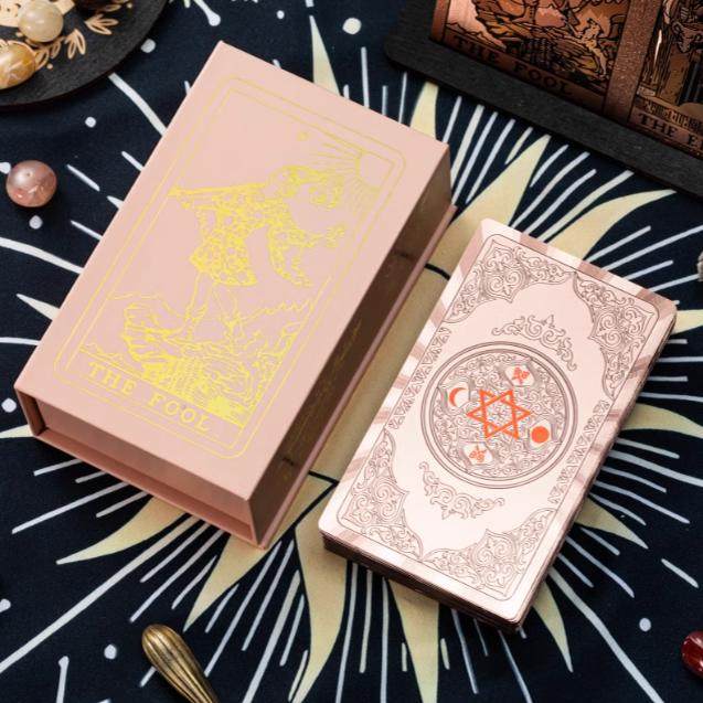 正真正銘のライダー・ウェイト版タロットデッキ。クラシックで高品質、初心者にも最適です。100年以上の歴史を持つライダー・ウェイト版タロットデッキです。