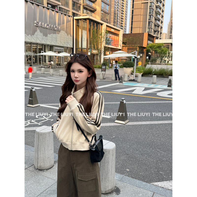 【Liuyi】 Airport Sweatshirt~ Stand Collar Zipper Short Slim-Fit Sweatshirt Jacket 6818A6