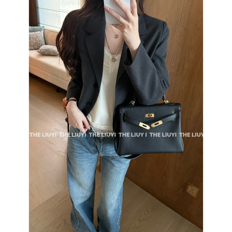 【Liuyi】Main Designer~Korean-Style Straight-Shoulder Elegant Commuter Short Blazer 6826B5 【Liuyi】Main Designer~Korean-Style Straight-Shoulder Elegant Commuter Short Blazer 6826B5