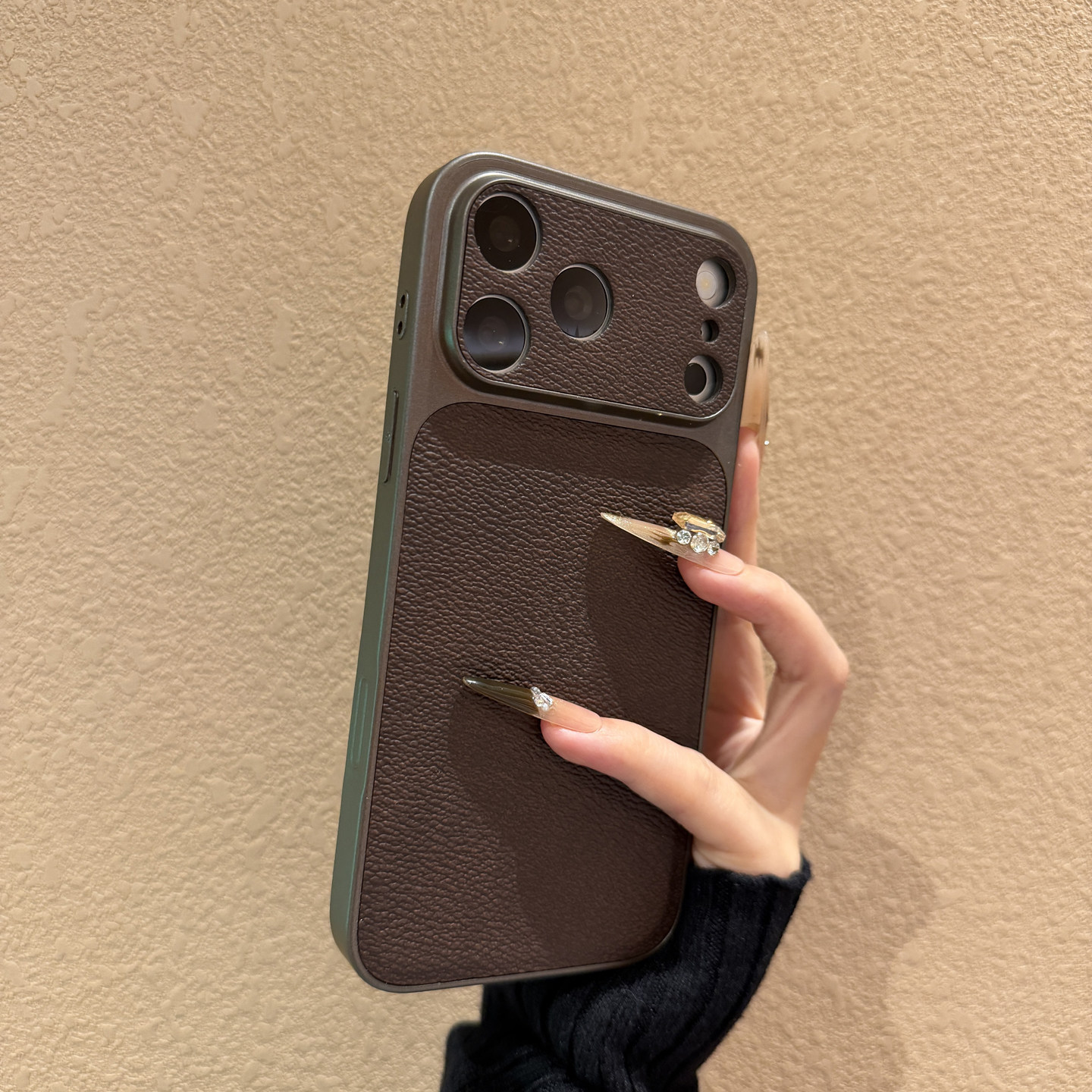 Coque Apple 17 Max motif cuir litchi orange automne-hiver, nouveau modèle ultra-fin, transforme instantanément l'iPhone 16_voghion.com