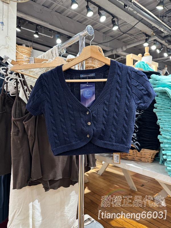 Brandymelville Domestic Genuine Product Purchasing Agent Bm Navy Blue Twist Pattern V-Neck Buttoned Slim-Fit Short-Sleeve Sweater Brandymelville Domestic Genuine Product Purchasing Agent Bm Navy Blue Twist Pattern V-Neck Buttoned Slim-Fit Short-Sleeve Sweater