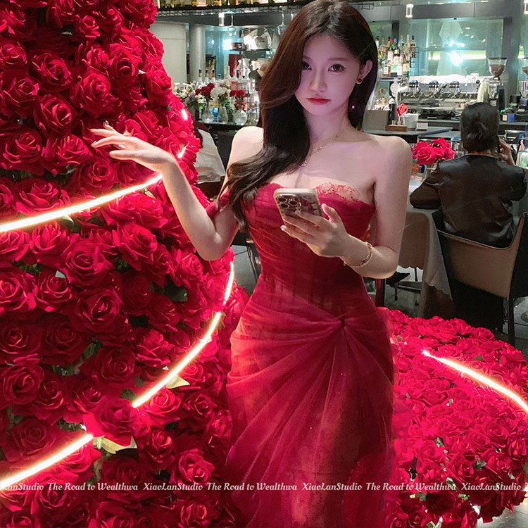 Xiaolan's Classmate [Rose Lovers] Christmas Wear Red Tube Top Suspender Dress for Women, High-End Dress