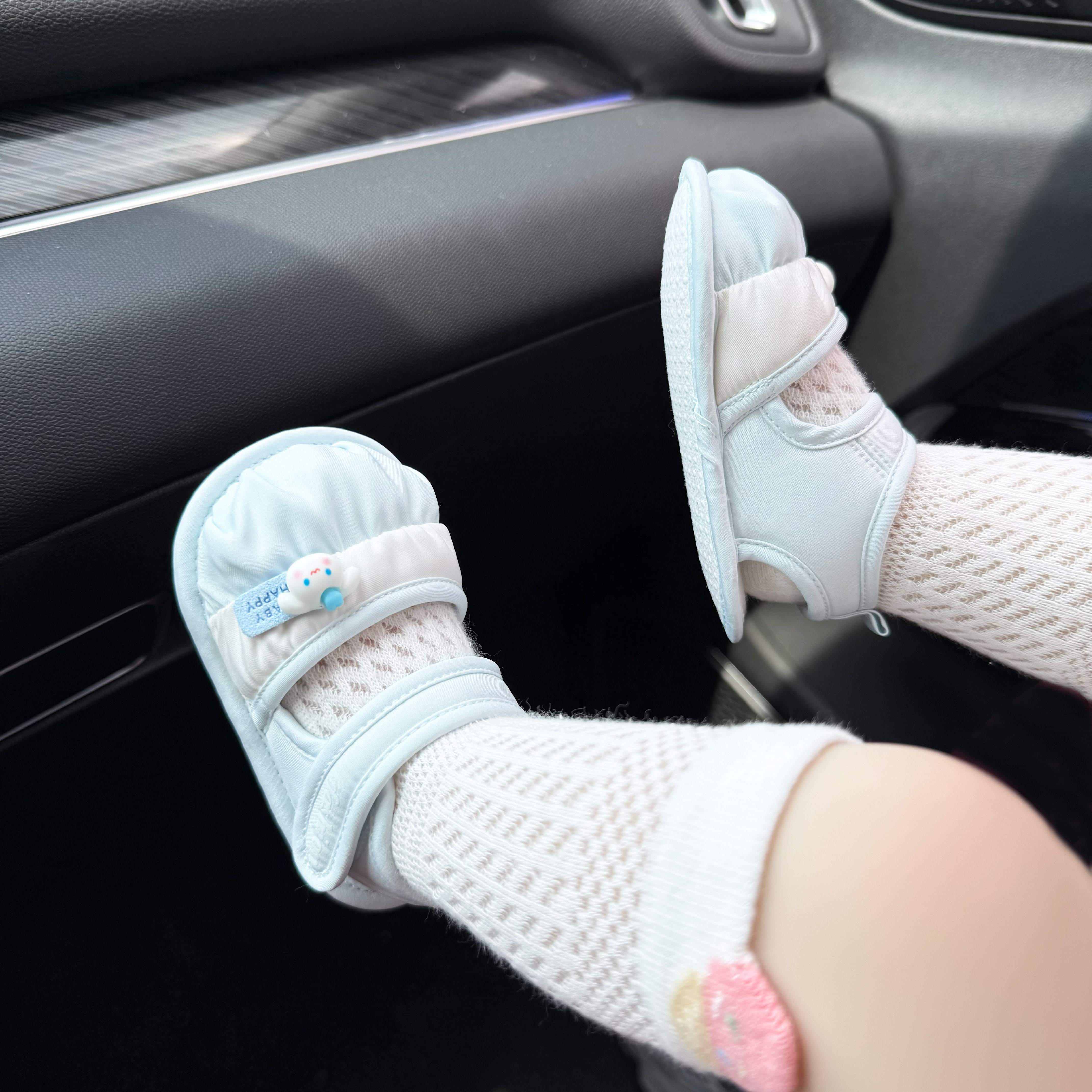 夏用のベビーサンダル。通気性に優れ、0～1歳の男の子と女の子向け。柔らかいソールで滑りにくく、歩き始める前の生後6～12ヶ月の赤ちゃんの足を保護します。