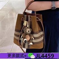 女包新款格纹扣抽绳简约手提水桶包单肩斜挎包