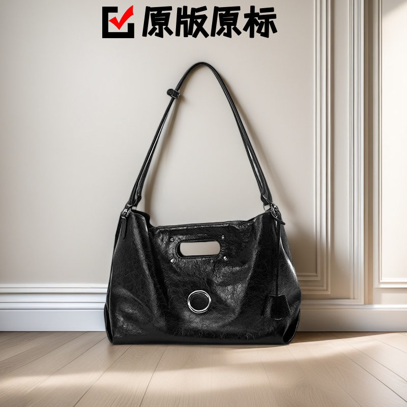 2025 New Model Tote Bag with a Label, Large Capacity, Commuter Leather Handbag, Shoulder Soft Bag 2025 New Model Tote Bag with a Label, Large Capacity, Commuter Leather Handbag, Shoulder Soft Bag