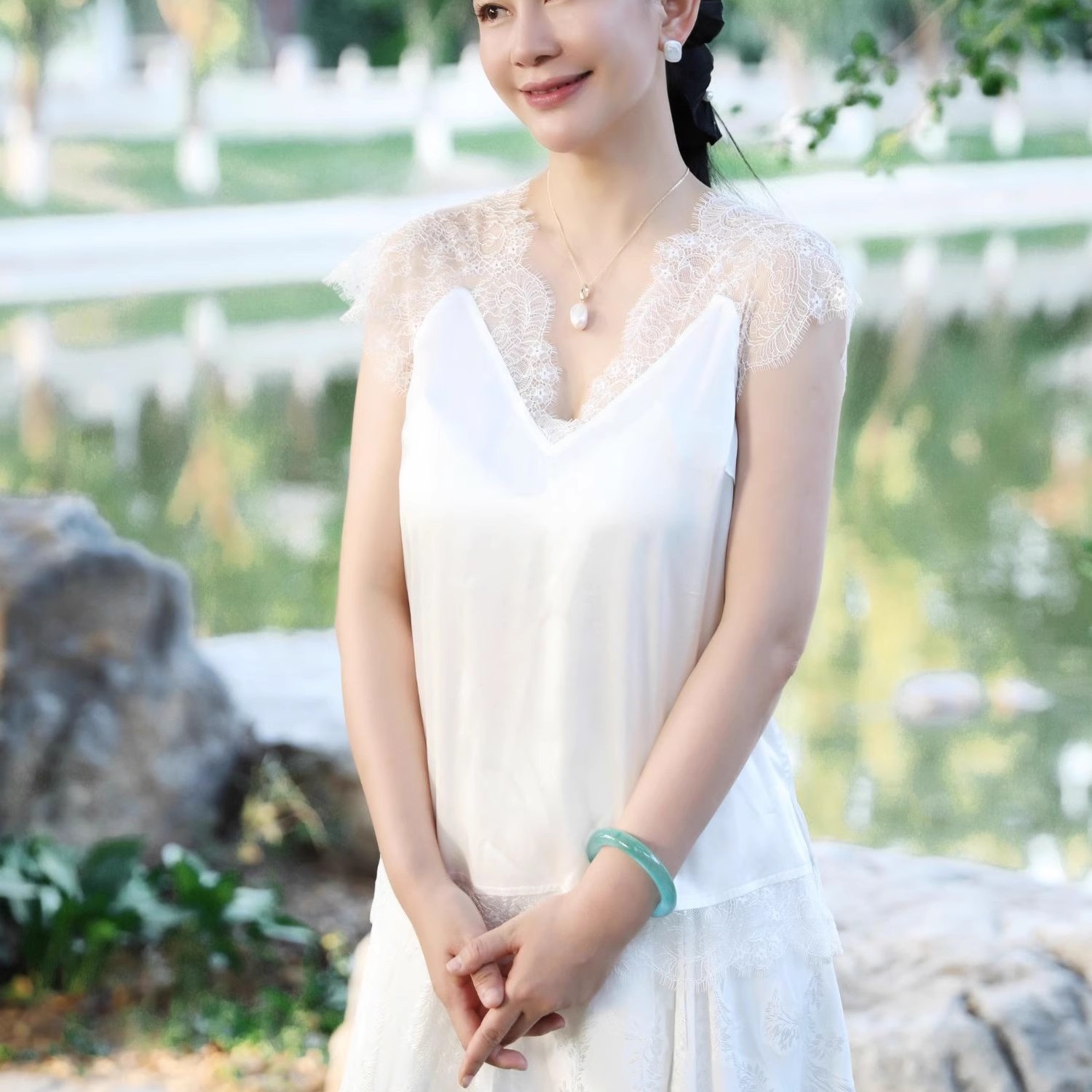 マグノリア ヨウヨウ 2025年夏新作「シャンソンシマー」レースステッチシルクベスト マルベリーシルク ボトムスシャツ レディース