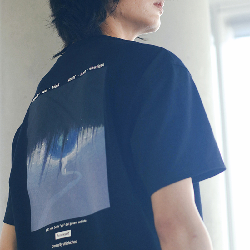Artvoz【Close Your Eyes When It's Dark】Artist Illustration Short-Sleeved Summer Designer Back-Printed Solona T-Shirt