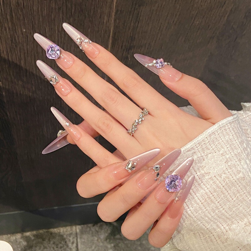 【Cloud Veil Mist】4.0 Slim Dog Handmade Wearable Nails with a Light Luxury Feel, Gradient Purple, Slanted Edge Cat Eye Rhinestone Manicure