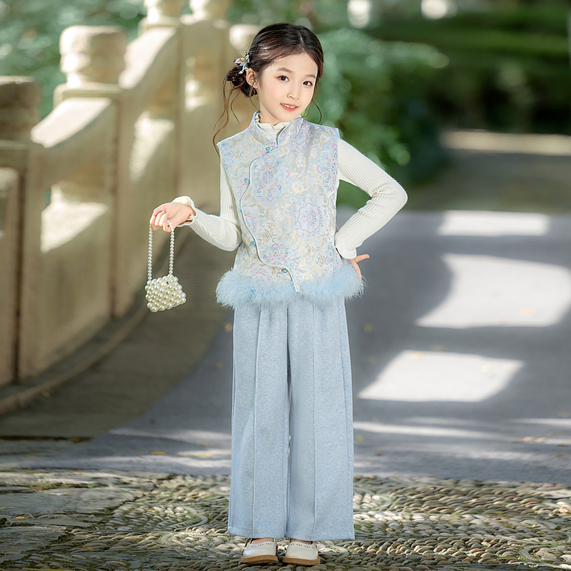 New Chinese-Style Girls' Traditional-Inspired Improved Outfit 2026 New Model Little Girl Vest Hanfu Three-Piece Set Suitable for Everyday Wear in Autumn