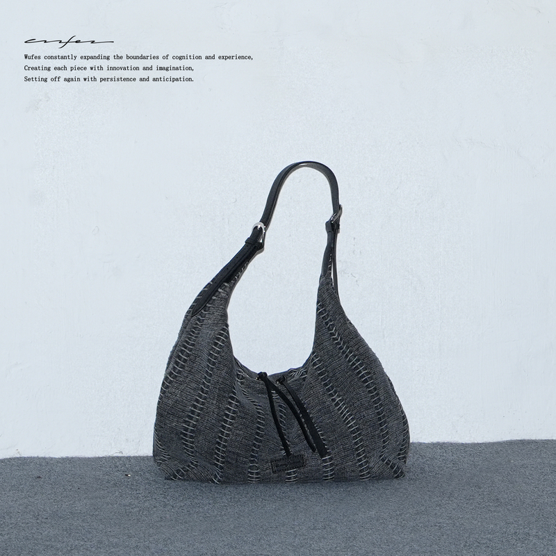 Trajectory Canvas and First-Layer Cowhide Large-Capacity Lightweight Underarm Crossbody Commuter Travel Airport Tote Bag