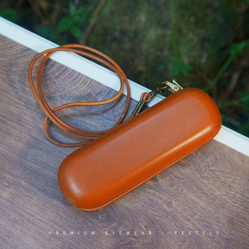 Japanese Retro Genuine Leather Glasses Case for Men, Pressure-Resistant Handmade High-End Sunglasses Case, Cowhide Lanyard Portable Storage Case for Women