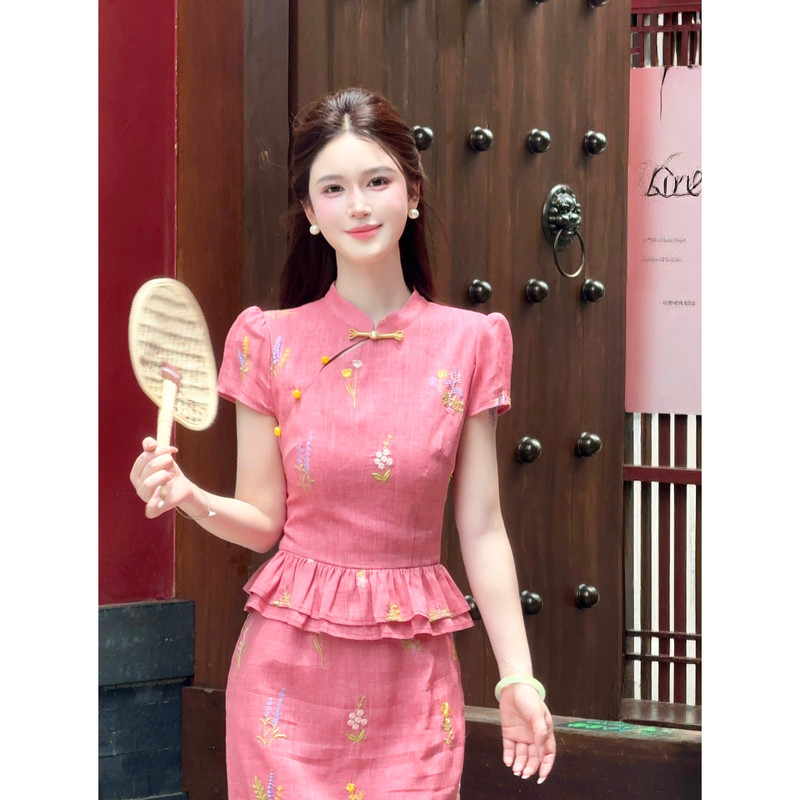Lili Lili【Yanfen Fuqi】New Chinese-Style Embroidered Floral Cheongsam Dress, Very Beautiful Fake Two-Piece Dress Lili Lili【Yanfen Fuqi】New Chinese-Style Embroidered Floral Cheongsam Dress, Very Beautiful Fake Two-Piece Dress