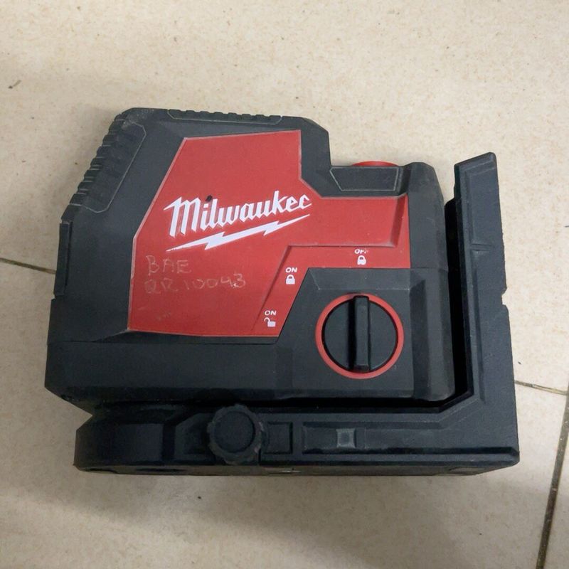 Milwaukee 3521-20 Cross Green Beam Laser Level Without Battery Milwaukee 3521-20 Cross Green Beam Laser Level Without Battery