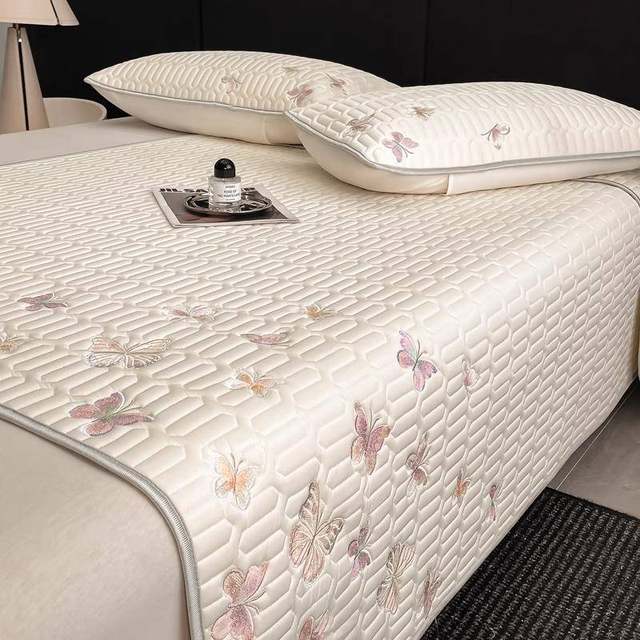 2025 new Class A mother and baby summer ice-grade serous mat cool quilt four-piece set 202 milk 5 new summer bed sheet bed