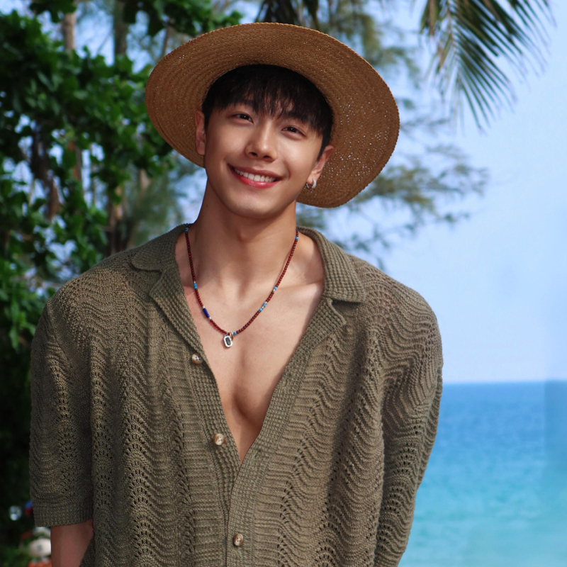 26 Retro Vacation-Style Beach Tops with Cuban Collar, Hollow Knit Short-Sleeve Men's Old Money Style Sun Protection Shirts