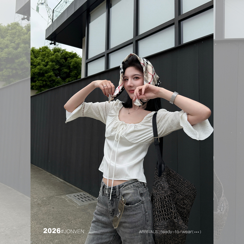 Jiang Wen's'Lilith' Retro Satin Large Round-Neck Pleated Top, Feminine and Elegant, Suitable for Work, High-End Chic and Unique Shirt Jiang Wen's'Lilith' Retro Satin Large Round-Neck Pleated Top, Feminine and Elegant, Suitable for Work, High-End Chic and Unique Shirt