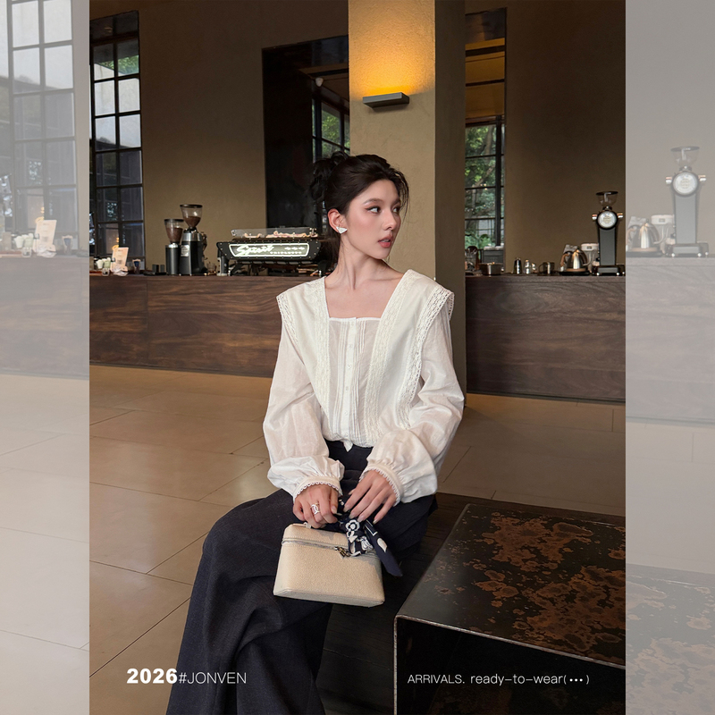 Jiang Wen's'Han White Jade' Vintage Lace Patchwork White Short Reversible Shirt for Women, Age-Reducing and Stylish Top