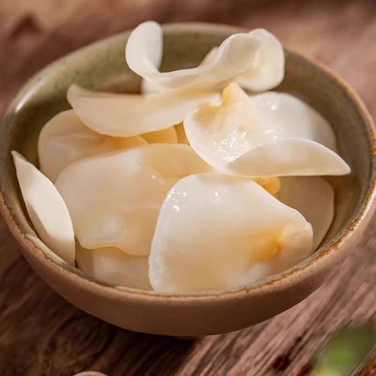 White Jade Fungus Sprouts, Cloud Fungus, a Specialty of Changbai Mountain, Small Bowl-Sized Fungus Sprouts, Wild Linden Fungus, Cold-Dried, Bulk, Natural Dried Goods