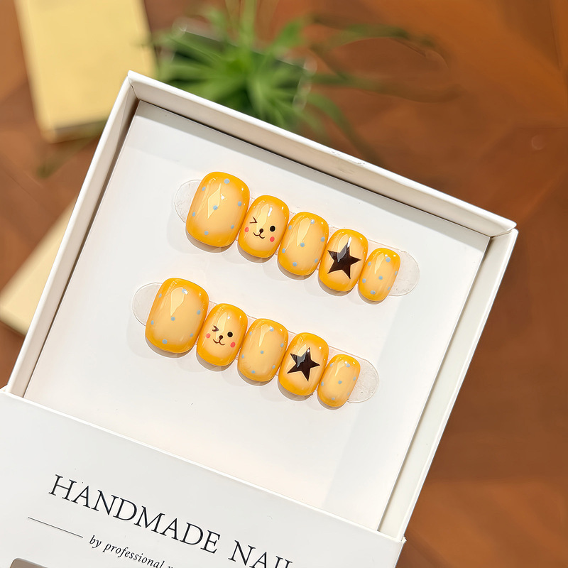 Cute Creamy Yellow Wink Smiley Face Star Short Square Press-On Nails Fresh Youthful Energetic Cute Girly Playful Nail Pieces