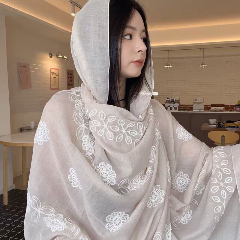 High-End Embroidered Thin Ethnic Style Breathable Summer Shawl Hooded Casual White Beach Towel Travel Scarf High-End Embroidered Thin Ethnic Style Breathable Summer Shawl Hooded Casual White Beach Towel Travel Scarf