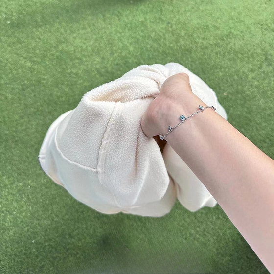 S925 스털링 실버 브레이슬릿 여름 다목적 가벼운 고급 고급 컬러 럭키 잔디 핸드 보석