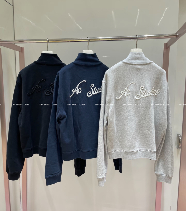 【Exclusive and Authentic】25Fw New Style Back Embroidered Logo Stand Collar Zipper Jacket Unisex Fleece-Lined Trendy Jacket 【Exclusive and Authentic】25Fw New Style Back Embroidered Logo Stand Collar Zipper Jacket Unisex Fleece-Lined Trendy Jacket