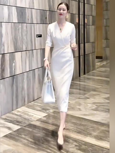 Mijie 2025 Autumn New Fashionable Age-Reducing White Dress for Women, Elegant, Stylish, Versatile, Slimming Long-Sleeve Dress