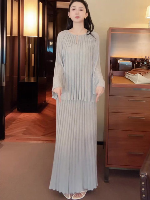 Mijie 2025 New Style Light Gray Elegant and Slimming Suit for Women, Suitable for Daily Commuting, Loose Long-Sleeved Top Two-Piece Set