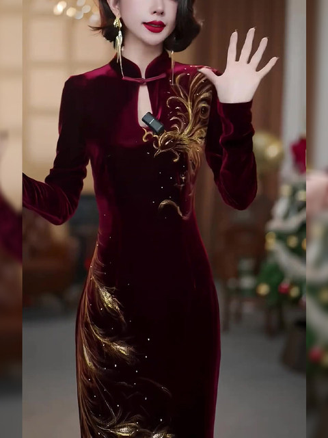 Elegant Long Cheongsam 2025 Spring New Style Women's Improved Chinese Style Velvet Gold-Stamped Dress Slim-Fitting Long Dress